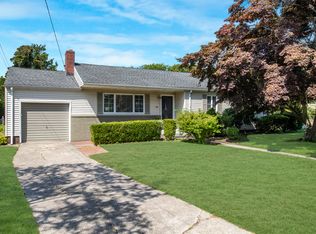 32 Gen McLean Dr, Bellport, NY 11713