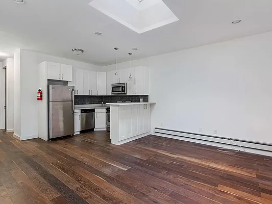 Rented by EXR | media 9