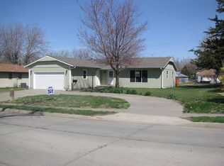 310 Iowa St, Hiawatha, KS 66434