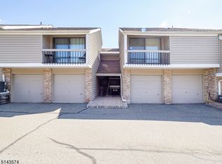83 Overlook Dr, Clinton, NJ 08809
