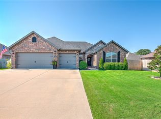 306 Pebble Beach Dr, Cave Springs, AR 72718