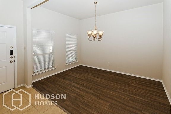 3rd image of 110 Honeysuckle Ln