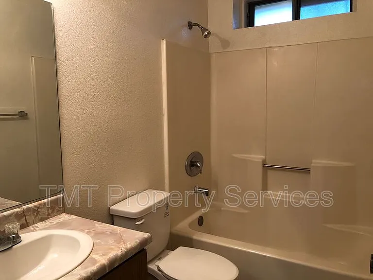 172 W Price St #2 — Photo 10