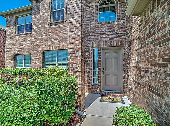 4th image of 1043 Lancashire Ln