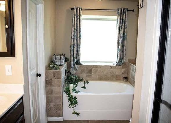 4th image of 1157 SE 16th Pl
