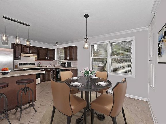 3rd image of 5715 Langley Ave