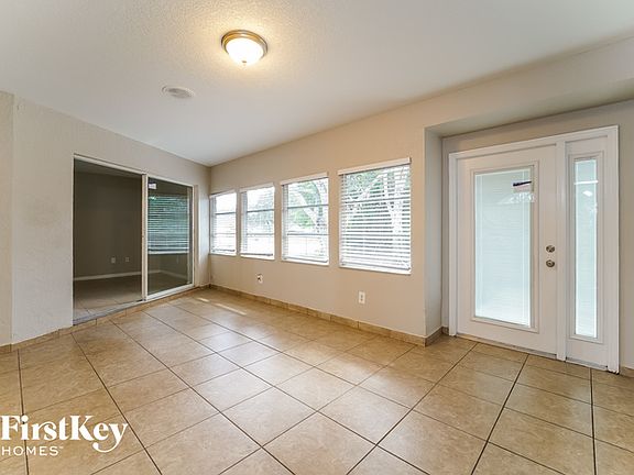 4th image of 8031 Amendola Ave