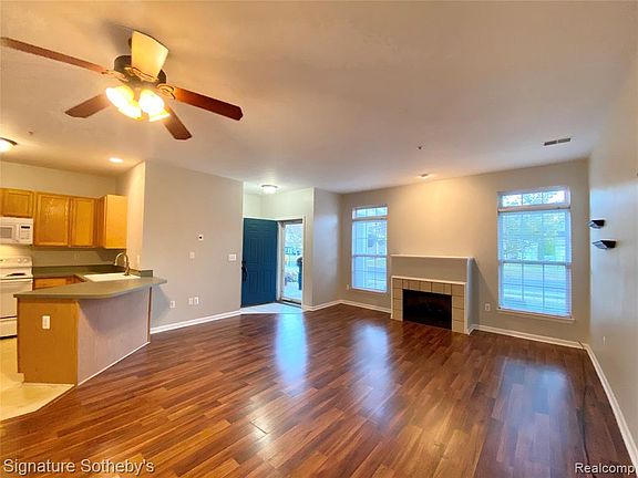 3rd image of 25673 Maritime Cir N