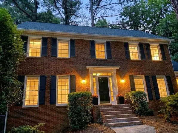 153 Lakeside Dr, Kennesaw, GA 30144