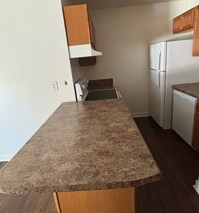 3rd image of 6408 Starbrook Dr APT 4