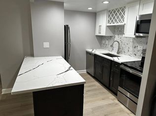 Royal Grove Apartments, Bensenville, IL 60106