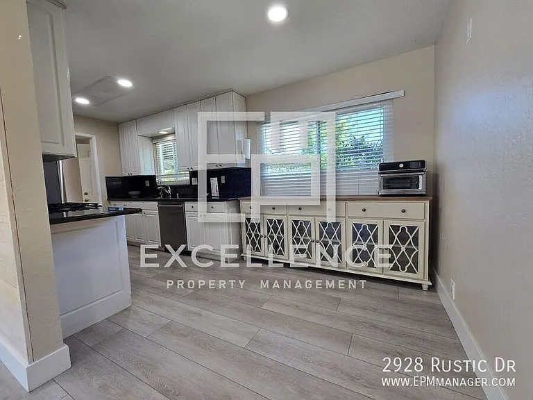 2928 Rustic Dr — Photo 4