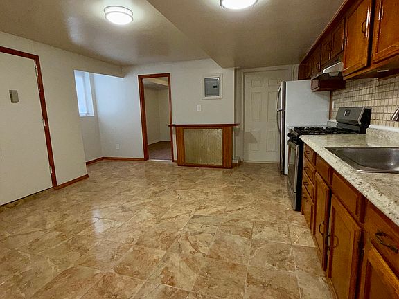 4th image of 654 E 237th St APT 1