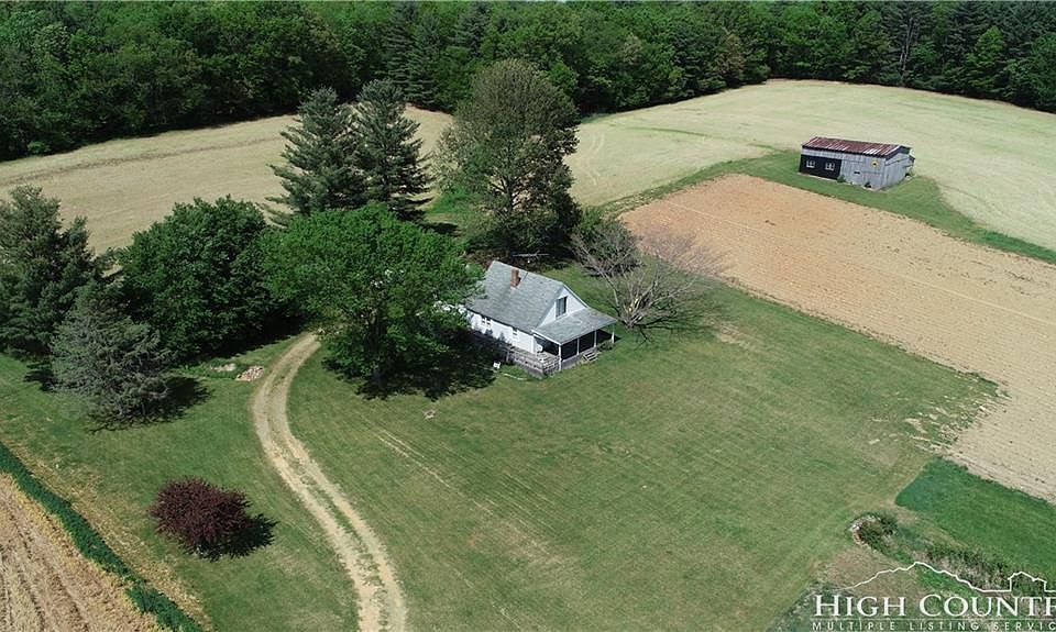 1st image of 402 Horse Haven Ln
