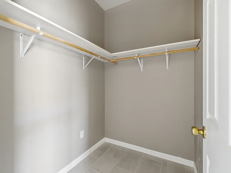 516 W Brown St — Photo 5