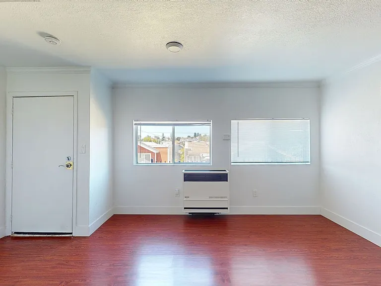 1810 E 25th Street — Photo 30