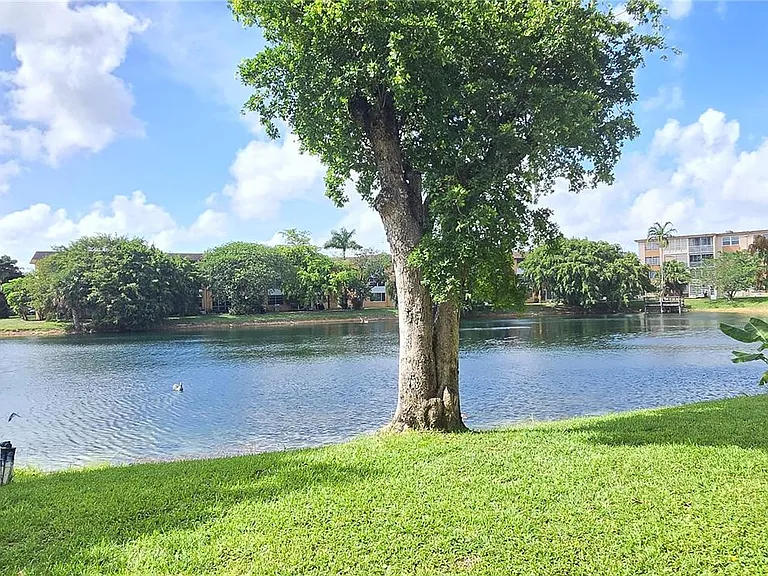 5335 NW 10th Ct #307 — Photo 29