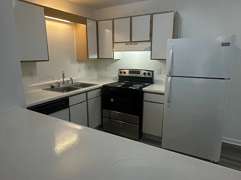 Arlington Apartments — Photo 168