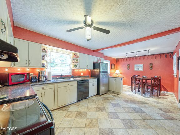 5th image of 4801 Green Meadow Ln