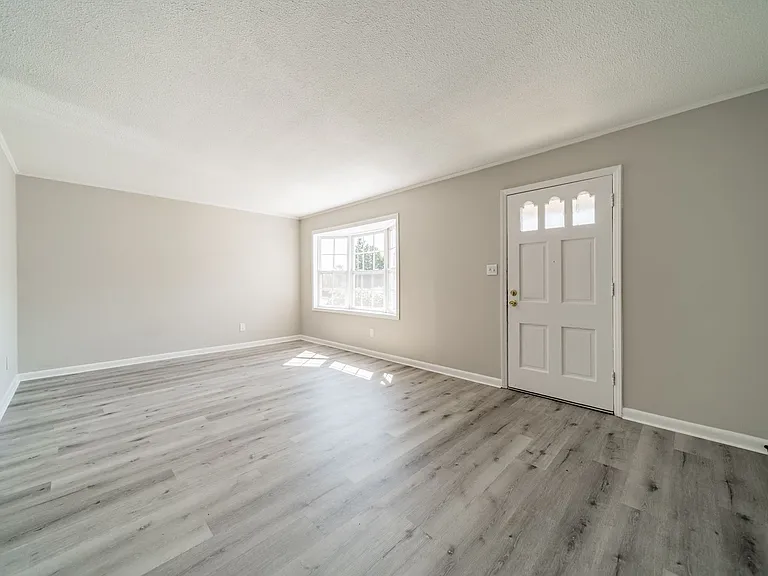 2200 Williamsburg Dr #24 — Photo 3