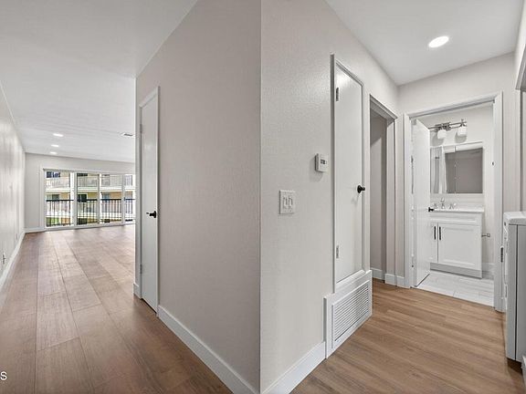 5th image of 659 Reef Cir