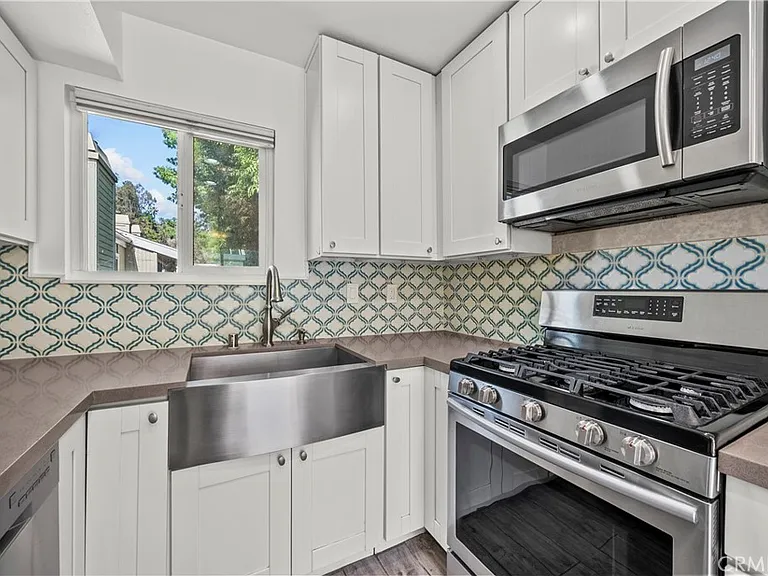 22117 Burbank Blvd #5 — Photo 16