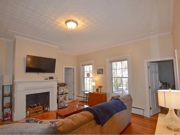 40 Bowen St #1 — Photo 2