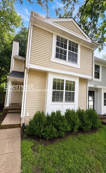 3 bed, 3.5 bath, 1986 sqft, $2,400 — Photo 3
