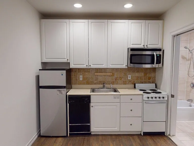 72 Hudson St #1C — Photo 20