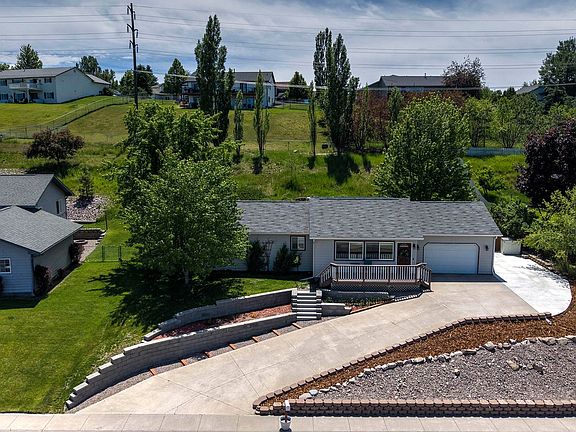 3rd image of 3631 Brandon Way