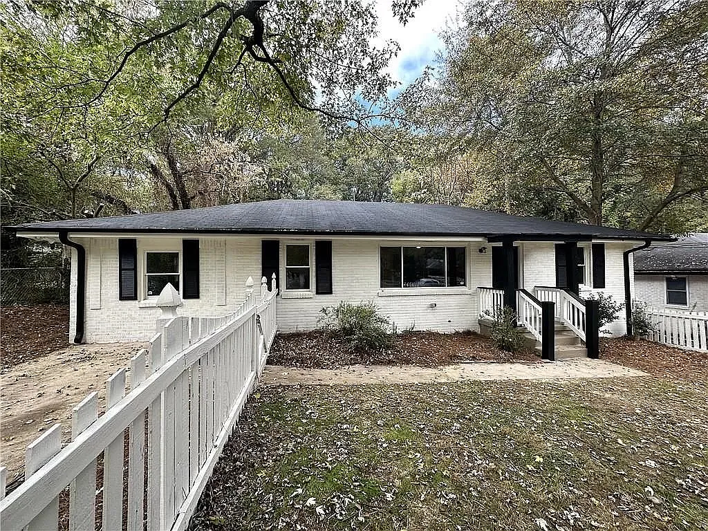 3 bed, 1323 sqft, $2,500 — Photo 2