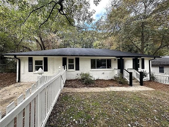2nd image of 1379 Benteen Way SE