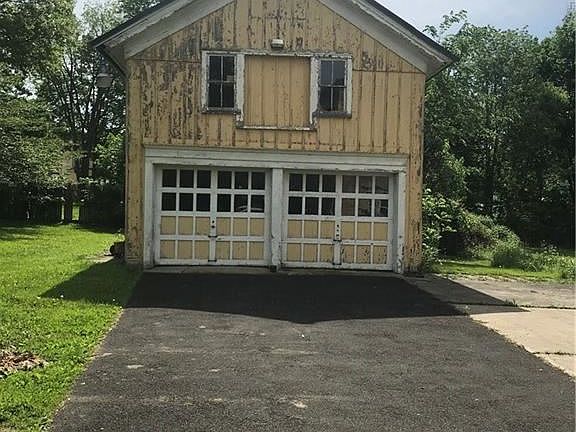 3rd image of 1211 Kemble St