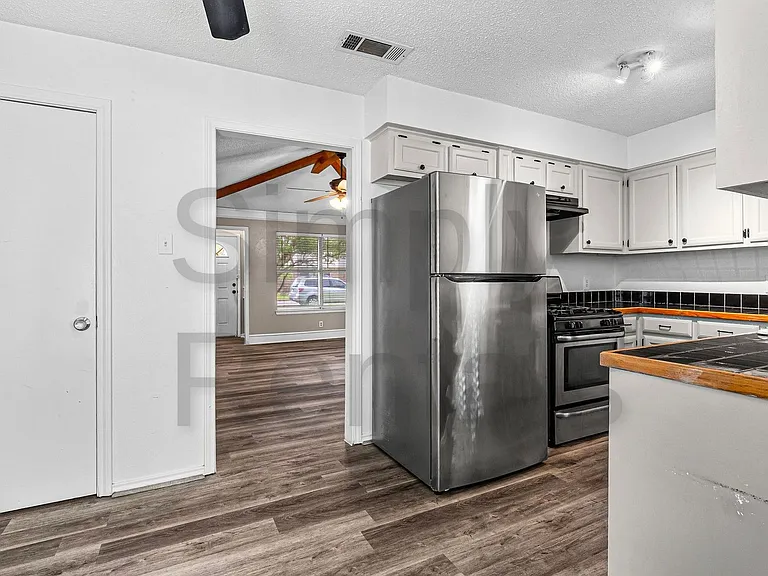 2504 Paul St — Photo 11