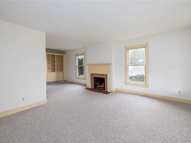 1253 Fairport Rd — Photo 28