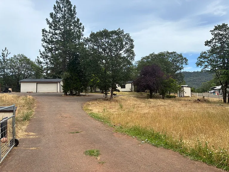 520 Sarma Dr — Photo 2