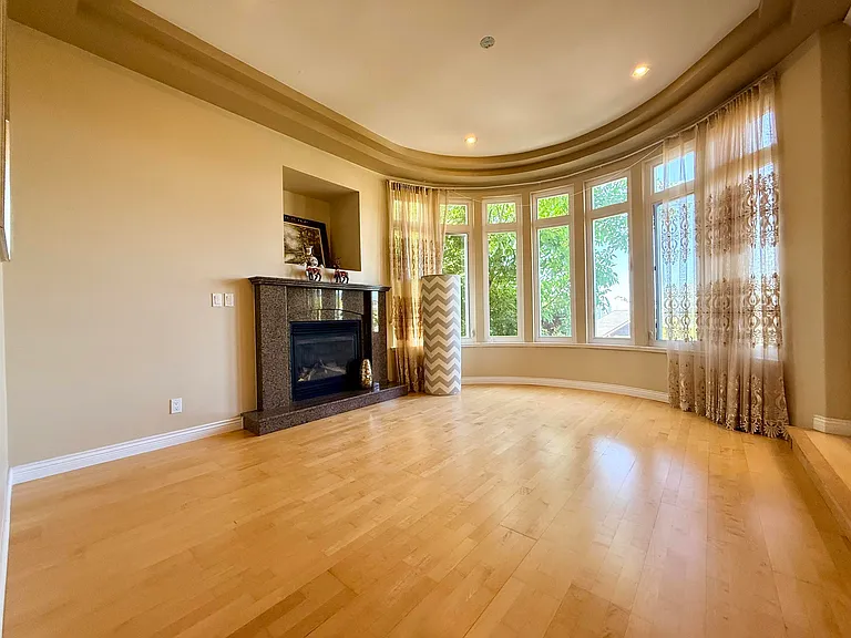 968 Burnwood Ave — Photo 4