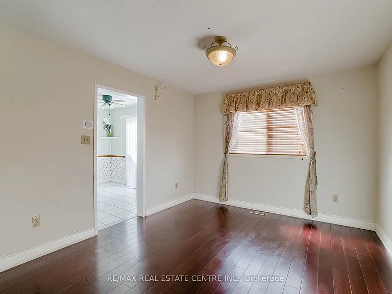 3725 Althorpe Cir N — Photo 14