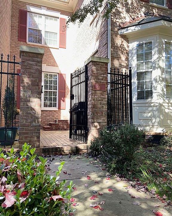 1st image of 221 Twain Ave