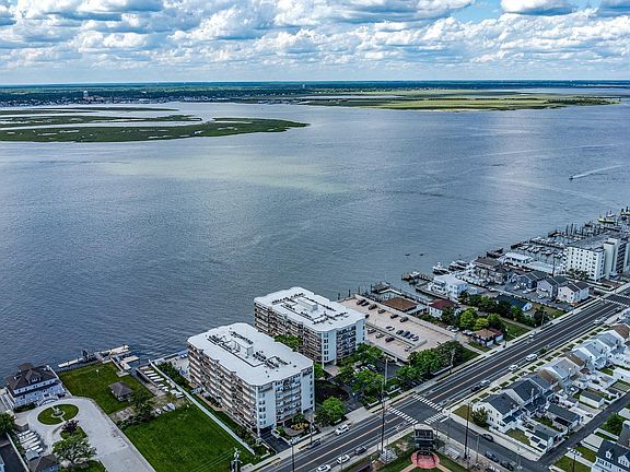 5th image of 500 Bay Ave APT 510