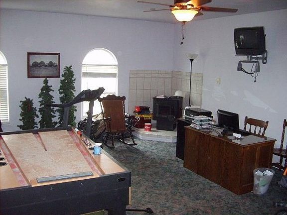 4th image of 234 Mountain View Dr E