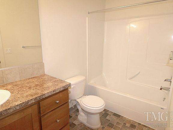 3rd image of 901 SE 11th Pl #305