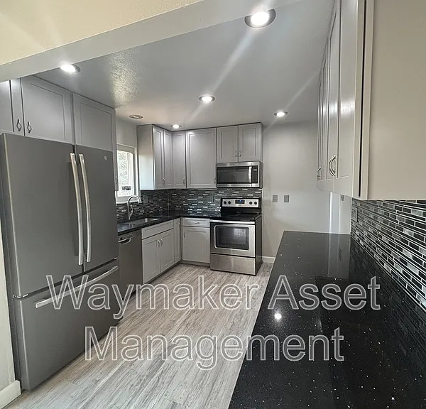 3495 Montebello Dr W — Photo 4
