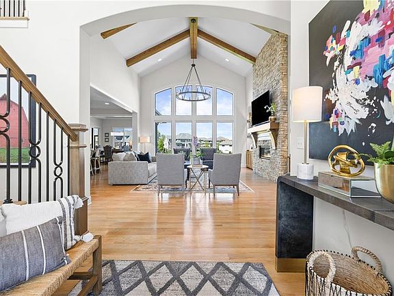 5th image of 10710 W 173rd Ter