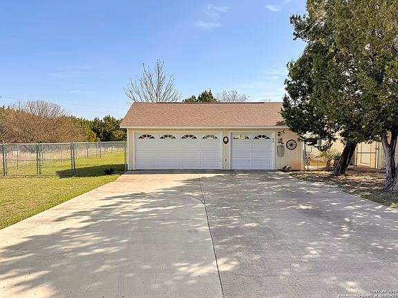 4th image of 1510 Green Hill
