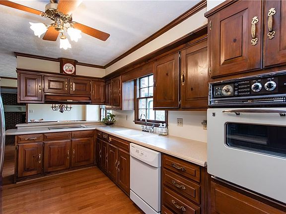 2nd image of 2679 Regency Dr E