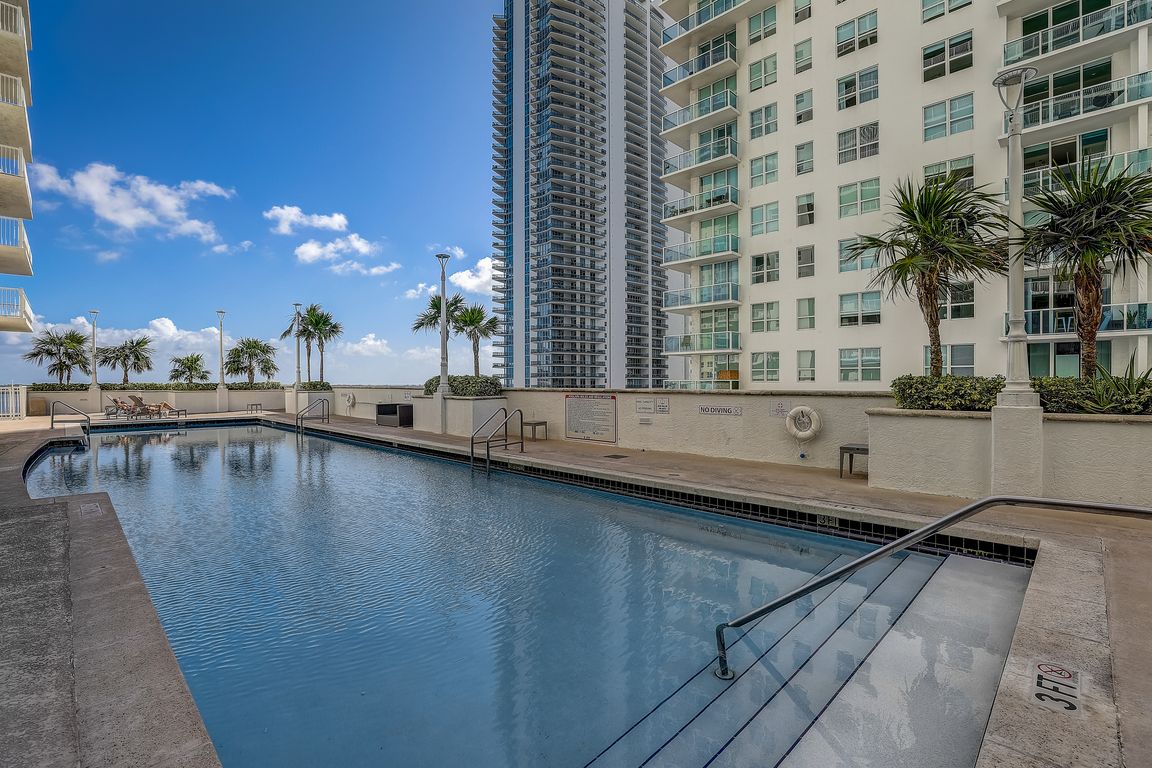 Brickell Bay Dr-027