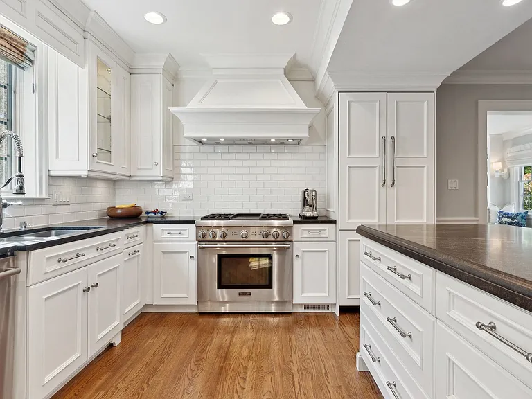 1094 Pine St — Photo 7