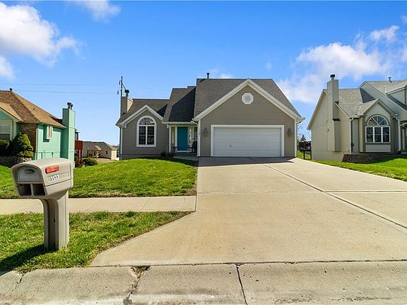2nd image of 1133 Willow Ln