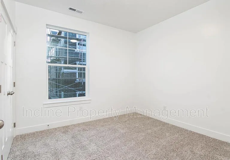 323 W 435 N — Photo 12
